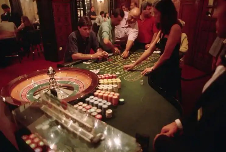 Meja roulette Liburan Bali di studio casino live alto togel